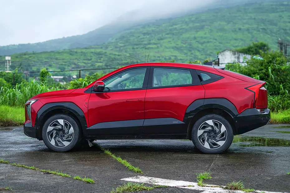 India EV sales H1 FY26 more than doubled to ~91,726 units. What’s driving this boom, which players are leading and what it means for buyers.